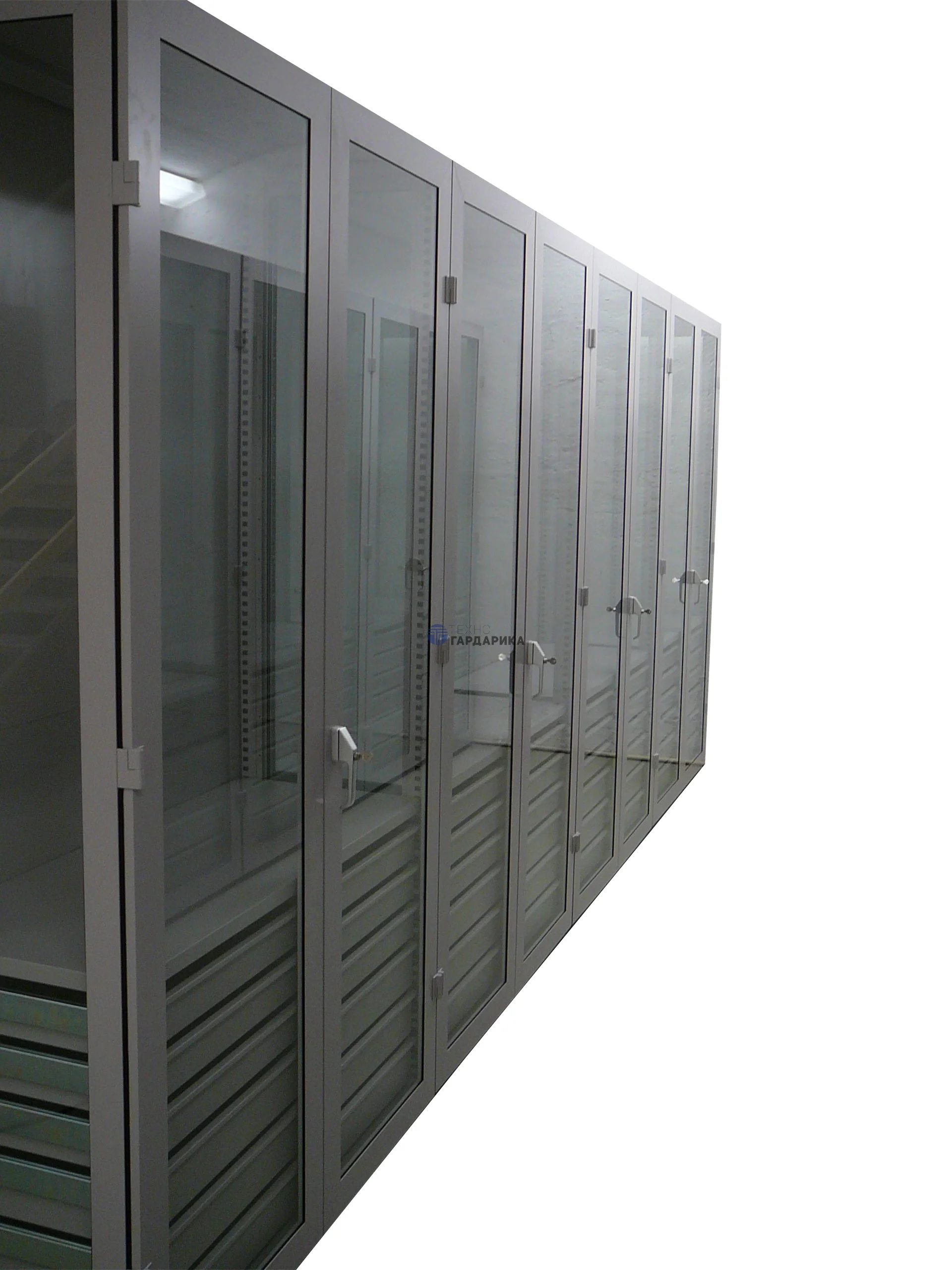 Шкаф-витрина драйверного типа